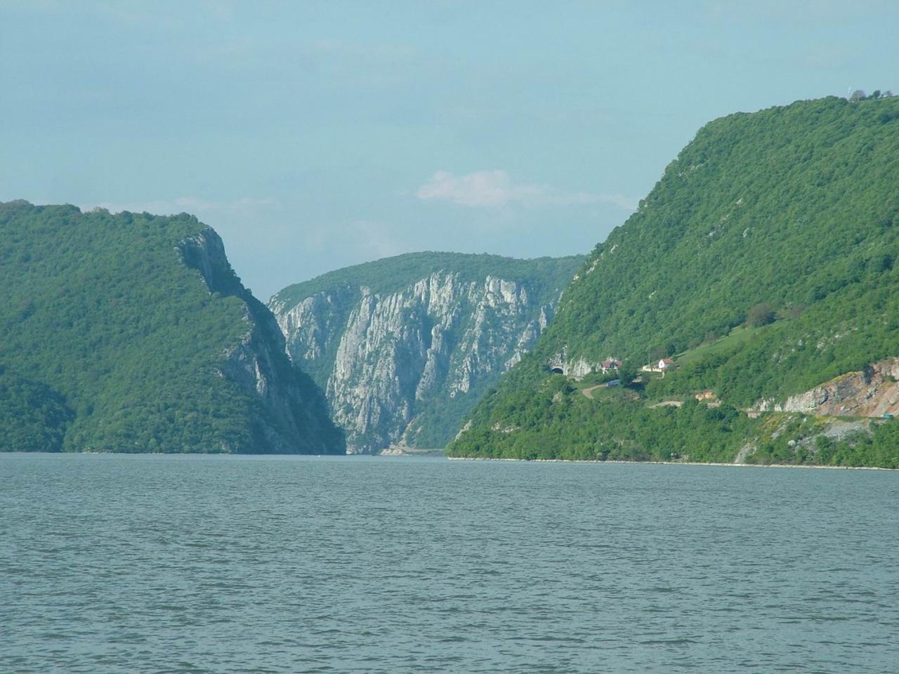 budapest-duna-delta-budapest-szallodahajoval-1.jpg budapest-duna-delta-budapest-szallodahajoval-1.jpg