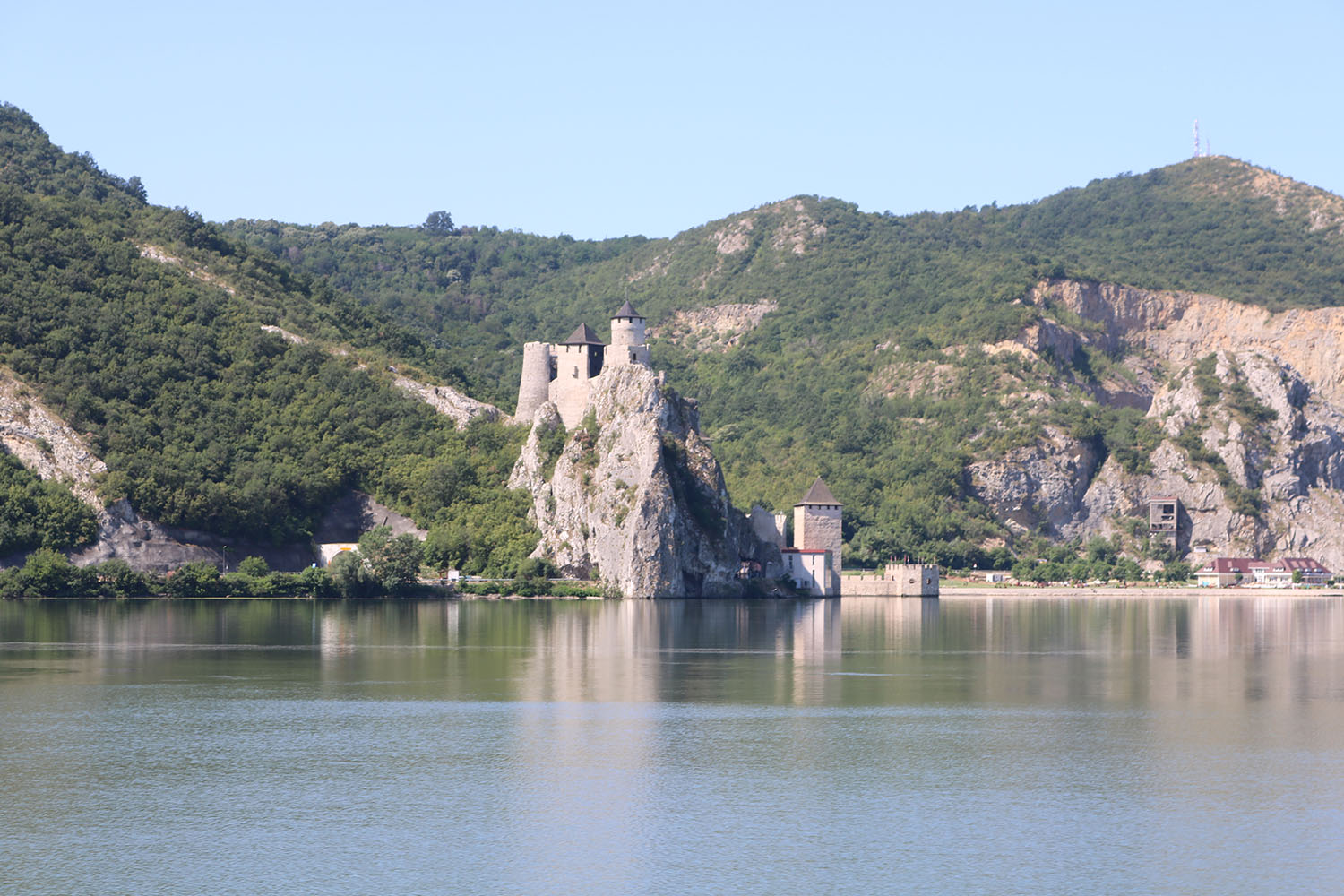 a-vaskaputol-baranyaba-hajoval-a-dunan-es-a-dravan-02 a-vaskaputol-baranyaba-hajoval-a-dunan-es-a-dravan-02